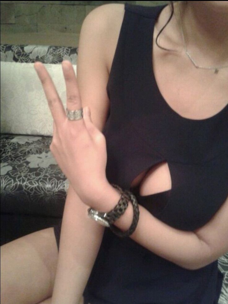 ✅가슴골이 뻥뚫린 의상 한컷✅ 마치 허리가 활처럼 휘어지는 스킬이 황홀경 그 자체였습니다.